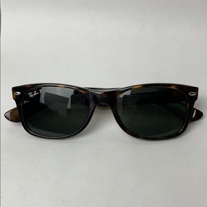 Ray-Ban Unisex New Wayfarer Polarized sunglasses.